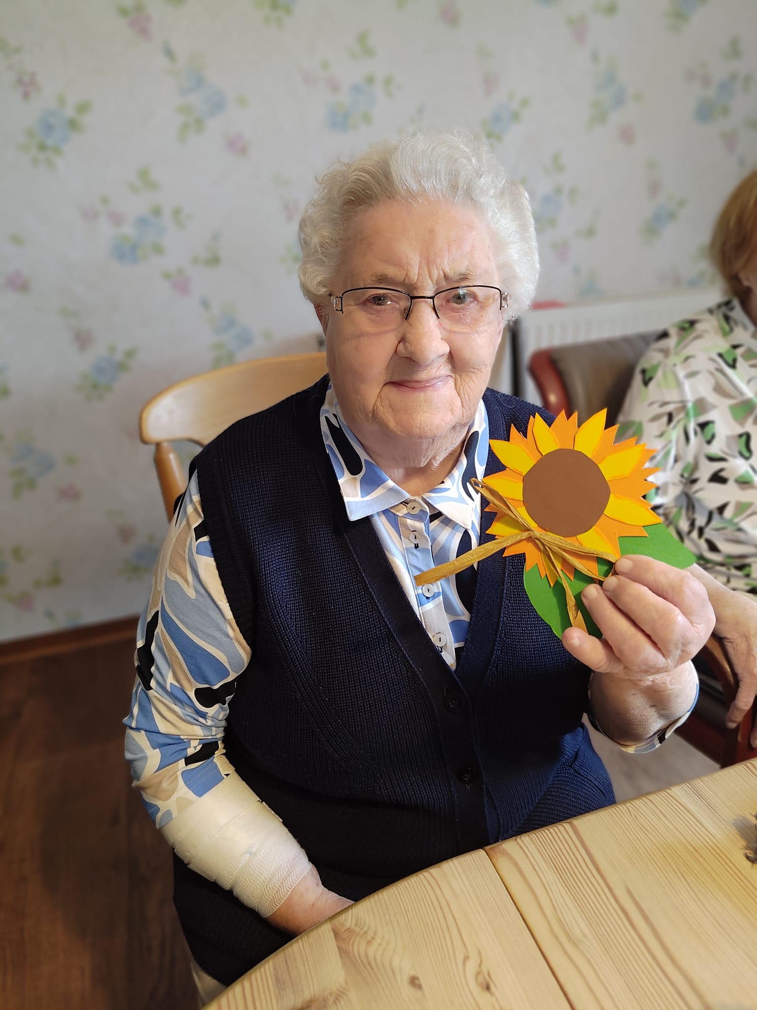 Sonnenblumen basteln im Garten